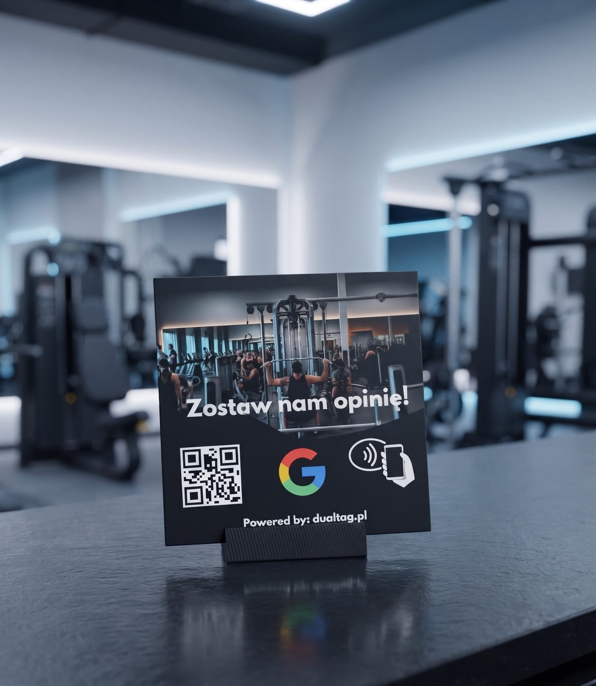 Stand DualTag z prośbą o opinię w Google, klub fitness