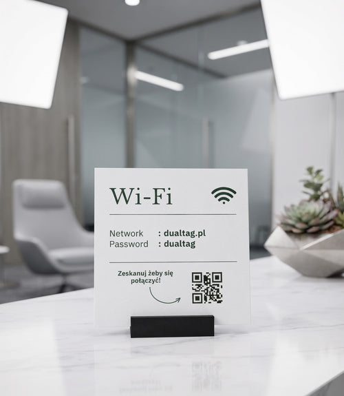 Stand informacyjny DualTag z danymi do Wi-Fi na blacie recepcji